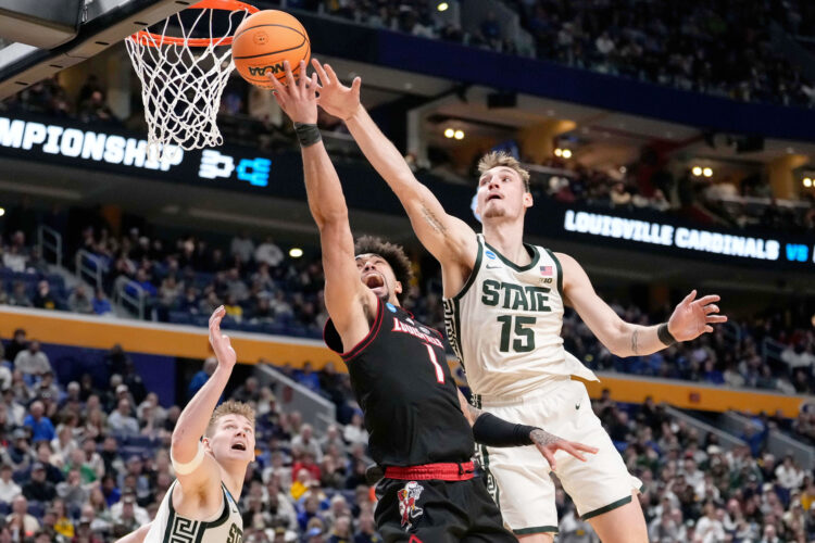 Carr and Fears lead Michigan State to 17th Sweet 16 under Izzo with 77-69 win over Louisville